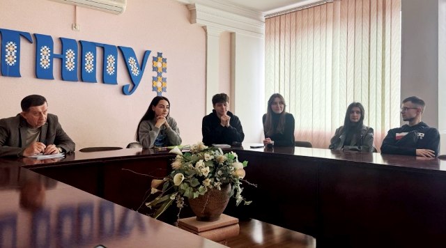 НПП та здобувачі під час засідання